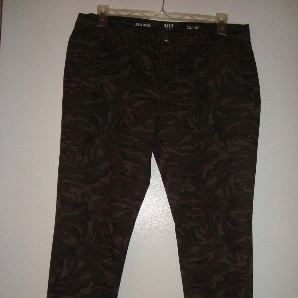 Jeans nwot camo colored